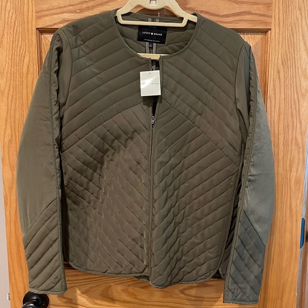Lucky brand women’s Large bomber quilted olive green jacket - lightweight NWT